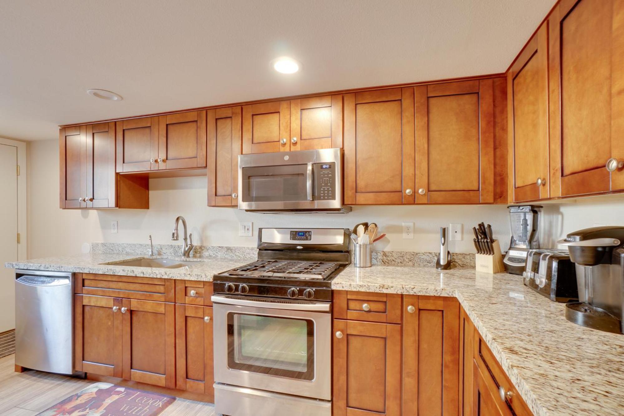 Hébergement de vacances Townhome With Grill About 3 Mi To Downtown! *